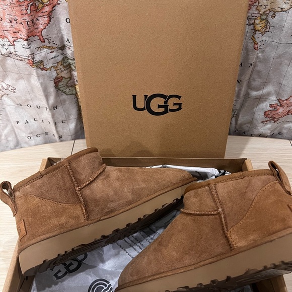 SOLD Ultra Mini UGG - Picture 3 of 8